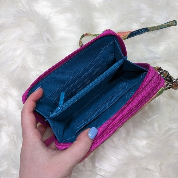 Vera‎ Bradley Iconic Rfid All-in-One Crossbody Quilted Wristlet in Superbloom - Picture 6 of 8